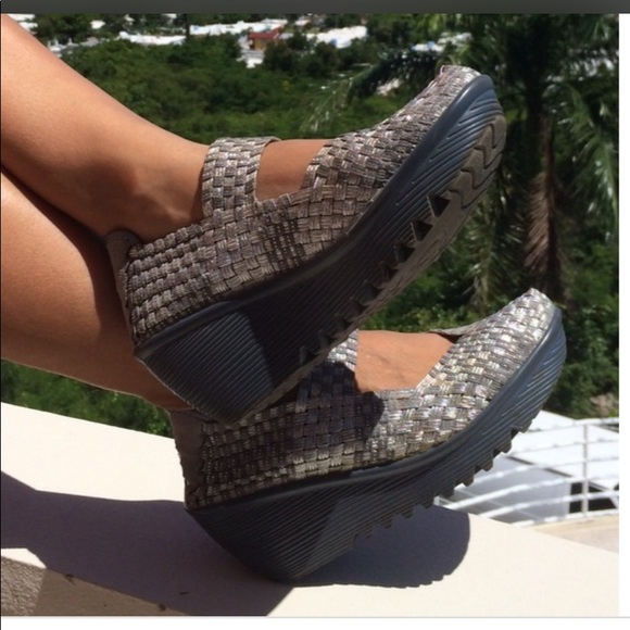 no lace slip on sneakers